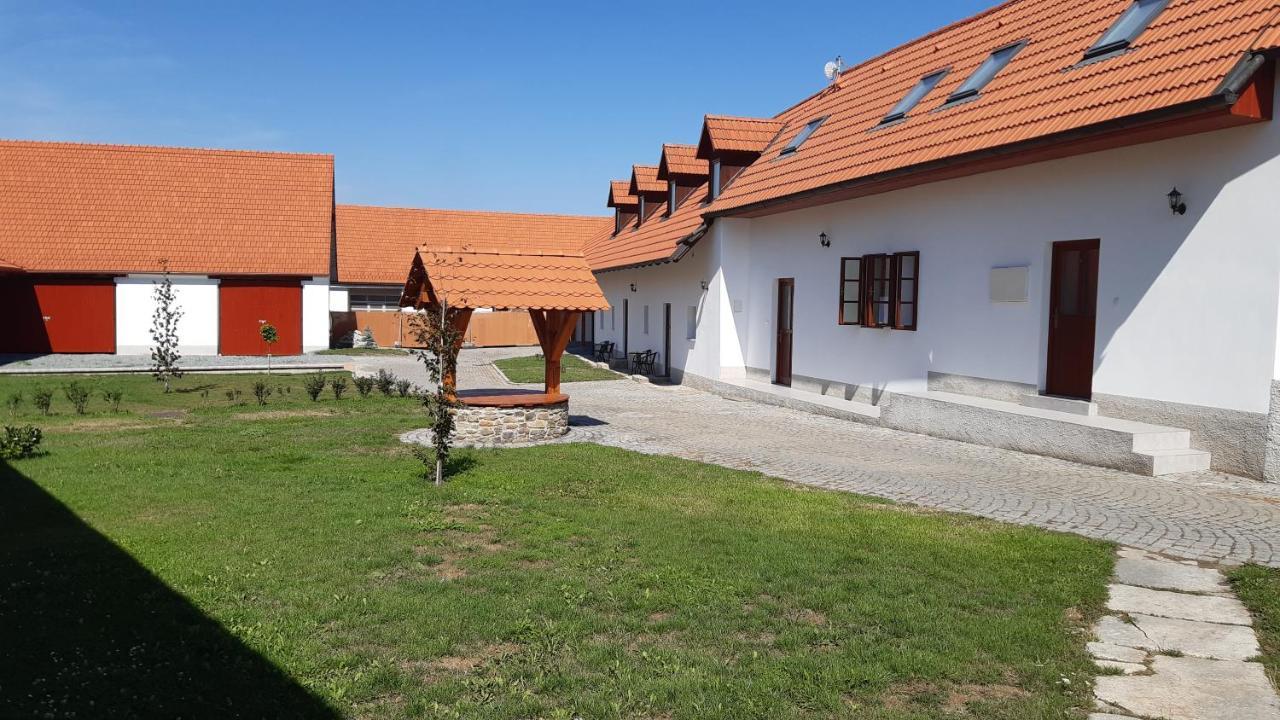 Appartement Martinuv Dvur à Plzeň Extérieur photo