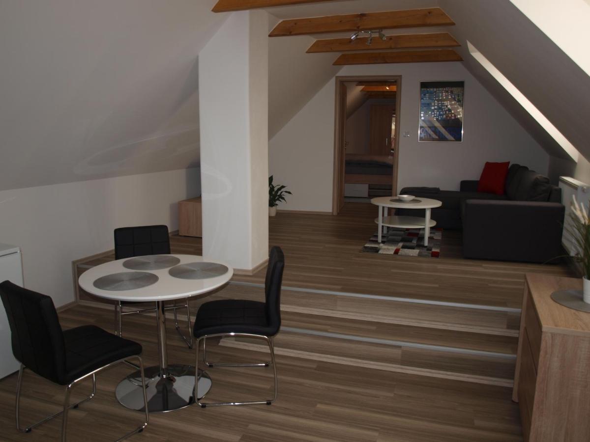 Appartement Martinuv Dvur à Plzeň Extérieur photo